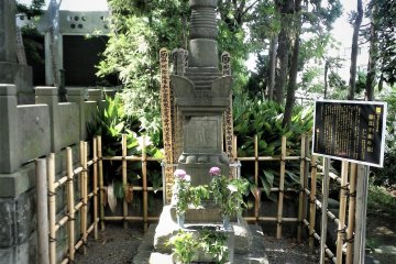 The grave of Hanzo Hattori in Yotsuya, Tokyo