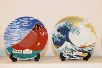 Сувенирные тарелки с рисунками Хокусая