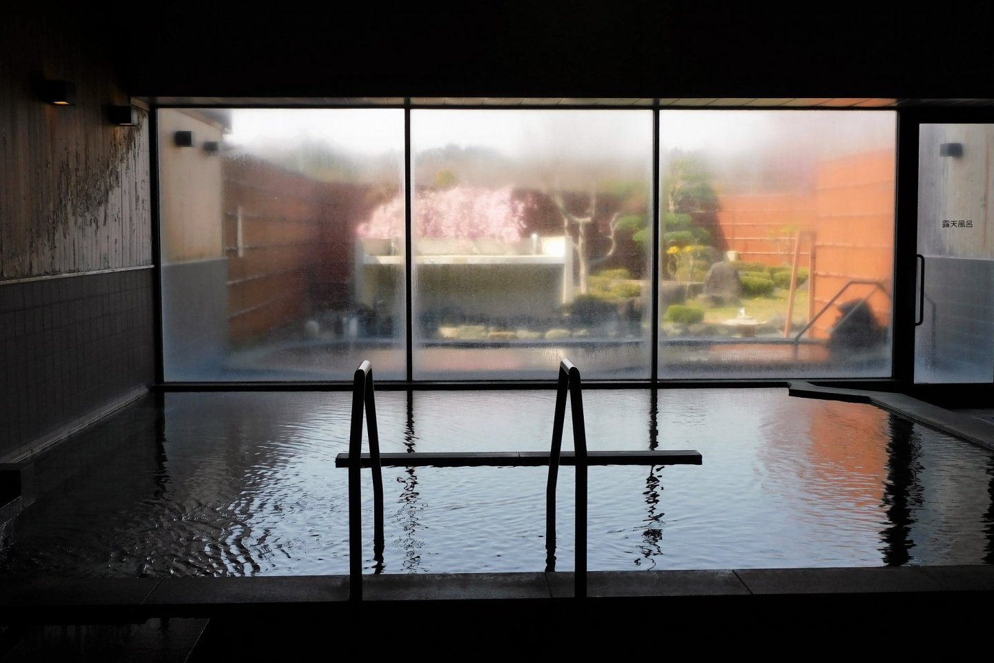 The indoor and outdoor onsen baths at Midori-no-Sato