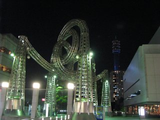 The Moku Moku Waku Waku abstract sculpture in Yokohama