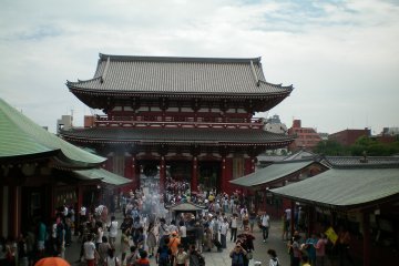 Sensoji Temple front gate rear view