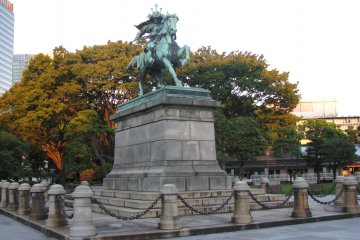 Памятник самураю Кусуноки Масасигэ