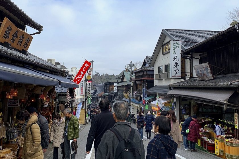 Naritasan\'s main approach with its many shops and restaurants