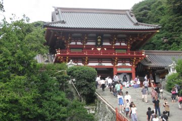 Главное здание храма Цуругаока Хатимангу