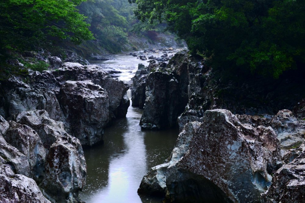 Sarutobi Sentsubokyo is a cluster of river crafted rocks