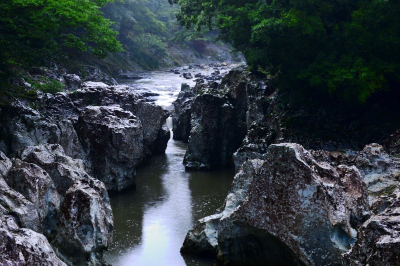<p>Sarutobi Sentsubokyo is a cluster of river crafted rocks</p>