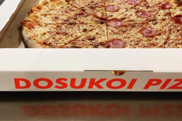 New York style pizza is Dosukoi's specialty