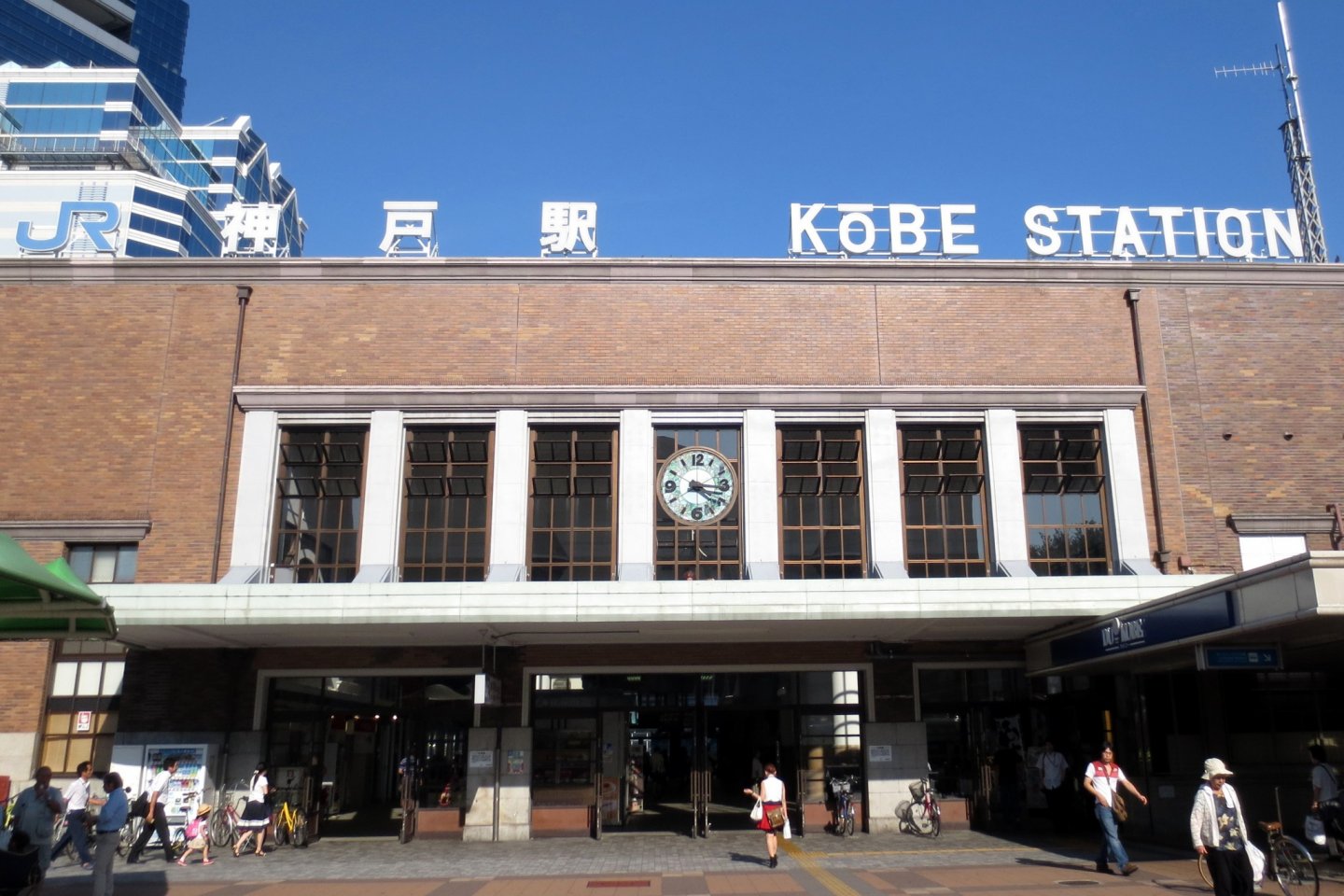 ทางเข้าฝั่งเหนือของสถานีโกเบ