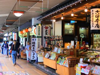 箱根湯本の商店街