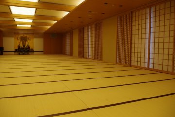 <p>ห้องจัดประชุมสไตล์ญี่ปุ่นของโรงแรมชิออนอิน วาจุนไคคุนในฮิกะชิยะมะ เมืองเกียวโต</p>