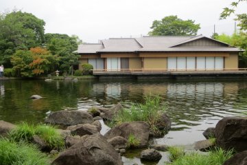 Genshinan reflected into the pond in Heisei Garden