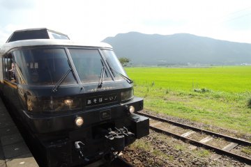 Aso Boy train at Akamizu Station