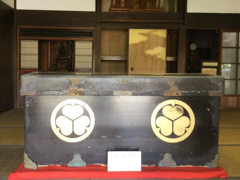 The nagamochi chest in the butsuma room