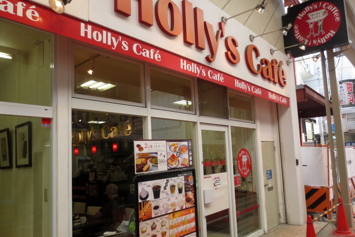 Holly\'s Cafe is hard to miss!