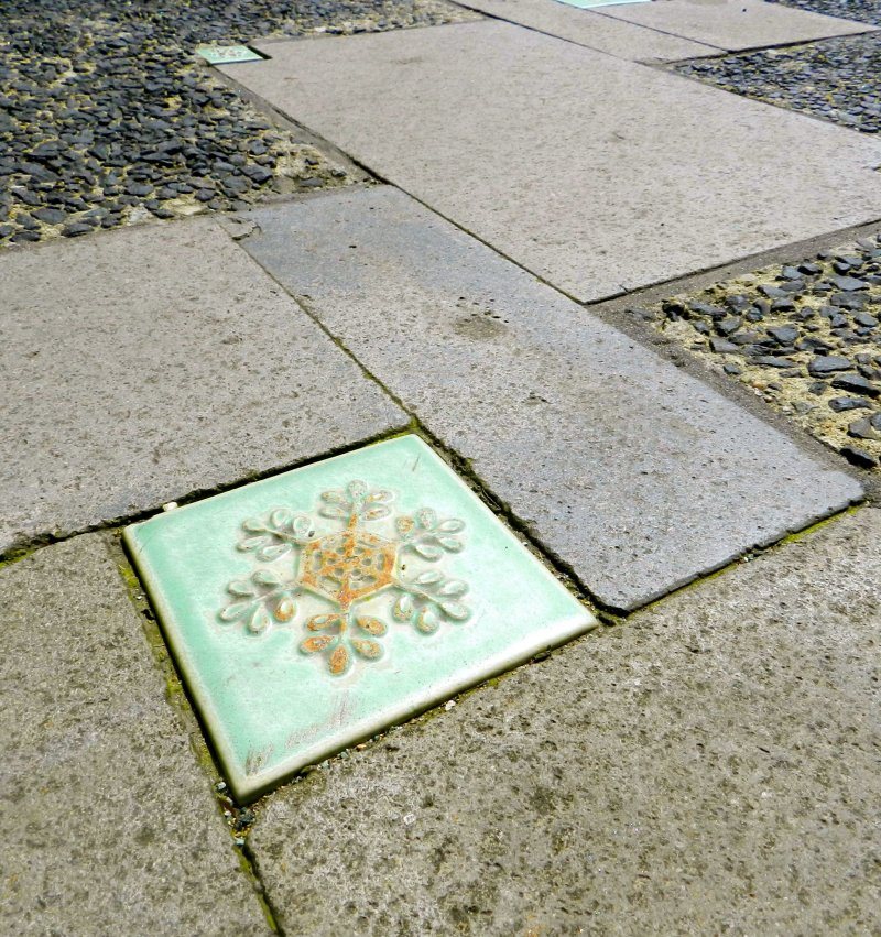 Tiny snowflake tiles remind visitors that snow season is never far away from Ginzan,