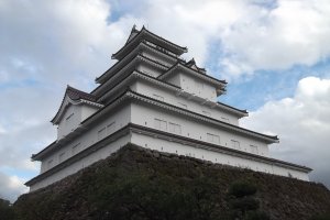 Nearby is the impressive castle Tsurugo-jo