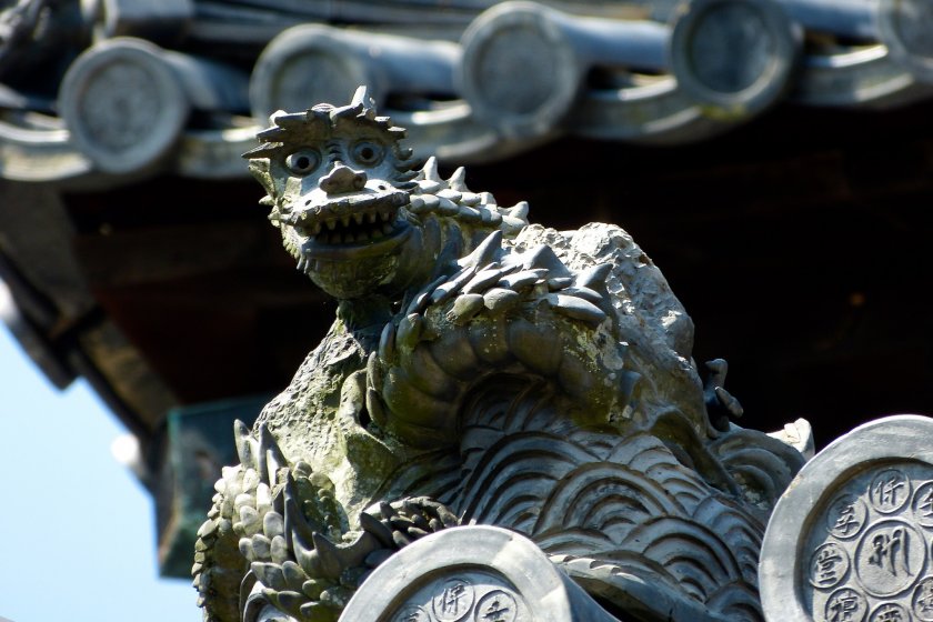 Dragon on the roof
