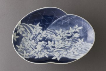 Blue and White Ceramics of China and Japan 2021