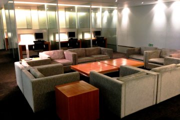 The Pier Cathay Pacific Business and Oneworld Sapphire status lounge at Hong Kong