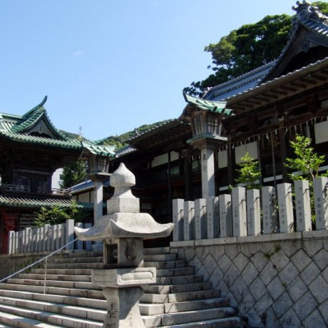 Koso Hachiman Shrine and World Peace Pagoda
