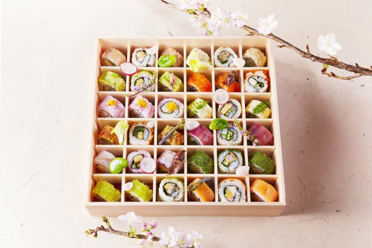 https://a0.cdn.japantravel.com/photo/66488-221957/738x492.12785862786!/tokyo-hanami-at-home-shari-roll-sushi-bento-221957.jpg