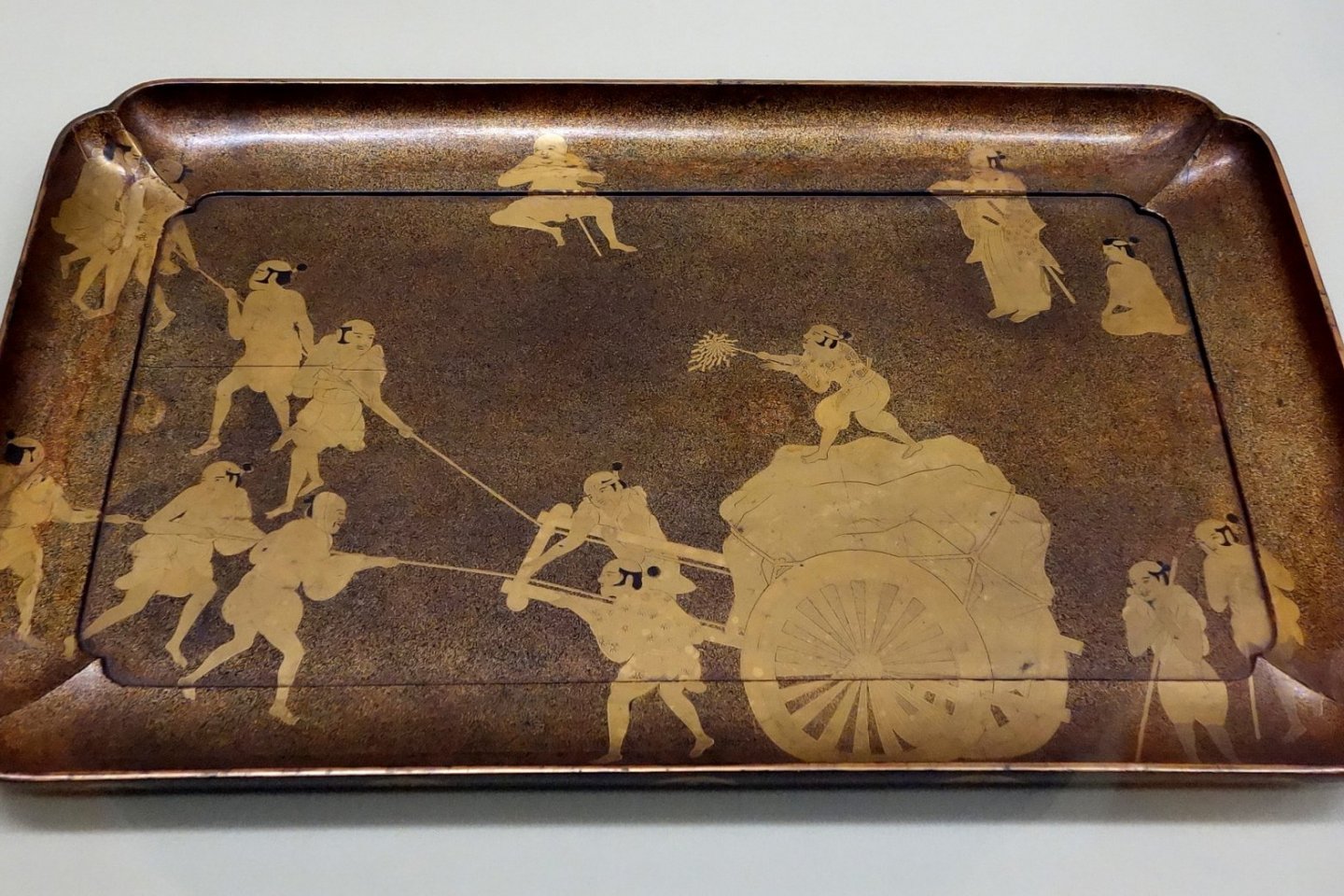 An example of an Edo Period maki-e tray
