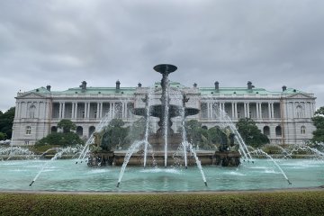Akasaka Palace fountain