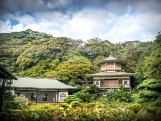  Towards the back of the prayer hall is Komyoji’s famed pond garden