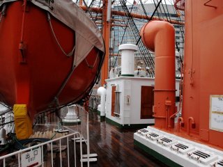 Nippon Maru, Deck features and lifeboat