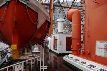 Nippon Maru, Deck features and lifeboat