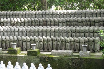 Фигурки Дзидзо в храме Хасэдэра - Камакура