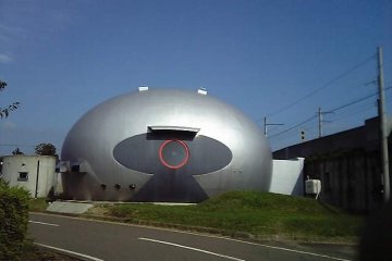Kubiki Station in Niigata looks like a spaceship from the back
