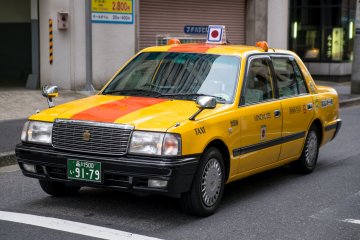  Taxi meter stop waiting traffic light, Tokyo, Japan