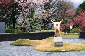 Sculpture at Round Plaza