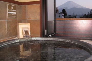 A bath with a view at the Fuji Lake Hotel