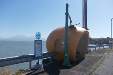 Nagasaki's Fruit-themed Bus Stops