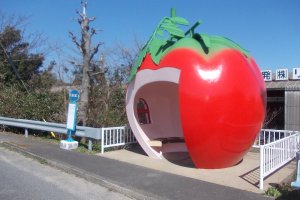 Nagasaki's Fruit-themed Bus Stops