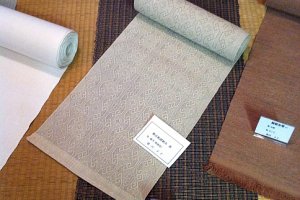 Fabrics made of washi paper