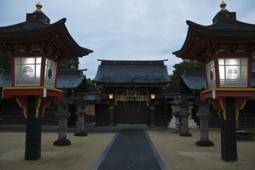 <p>A succession of lanterns indicate the path to the shrine&#39;s main hall.</p>