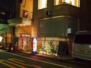The little boutique shops at Daikanyama look extra cosy with their warm lighting.