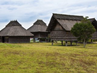 The South Village contains 27 reconstructed buildings, including pit dwellings and raised-floor buildings.