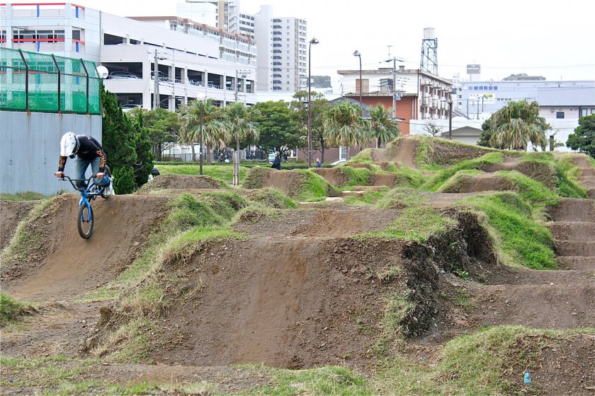 An impressive BMX trail to test your jumping skills