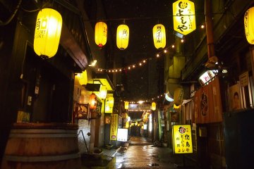 The distinctive yellow lanterns will show you the way!