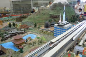 Realistic Japanese scenery for the model railroads and trains