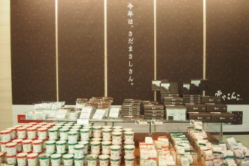 六花亭：在那些小包裝中，尋找招牌商頻Marusei葡萄奶油夾心餅乾。我個人則對他們的焦糖愛不釋手！
