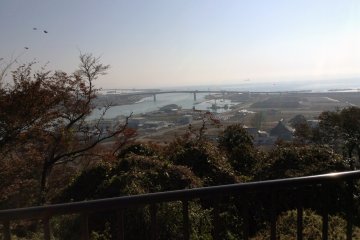 Hiyori-yama Park is known for its breathtaking views of the city and coastline.