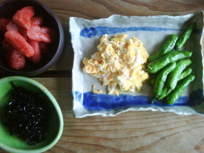 เม็นไทโกะ (ไข่ปลาหมัก) ไข่ และผักดองที่มิฟุเนะ
