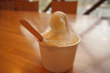 <p>ไอศกรีมที่โรงงานผลิตเนยแข็งขึ้นชื่อเรื่องรสชาติความนุ่มอร่อยของนม</p>