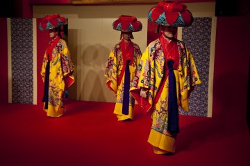 <p>The Ryukyu dance team &quot;Tingala&quot; performing &quot;Yotsu-take&quot;, a dance with bamboo castanets</p>
