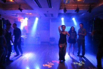<p>The host Mr. Norihiro Yamauchi has set up a professional lighting system. This is just like a CLUB!</p>
